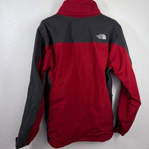 The North Face Men's Gor-Tex Ski Jacket, Red and Black, Small - Picture 9 of 10